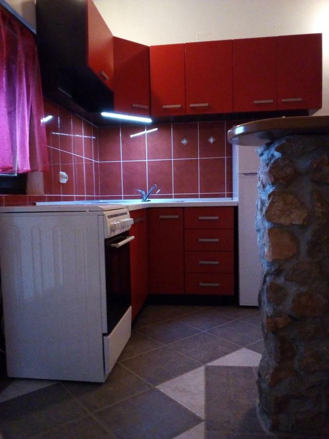 Studio Apartman Hrast Seline Exterior photo